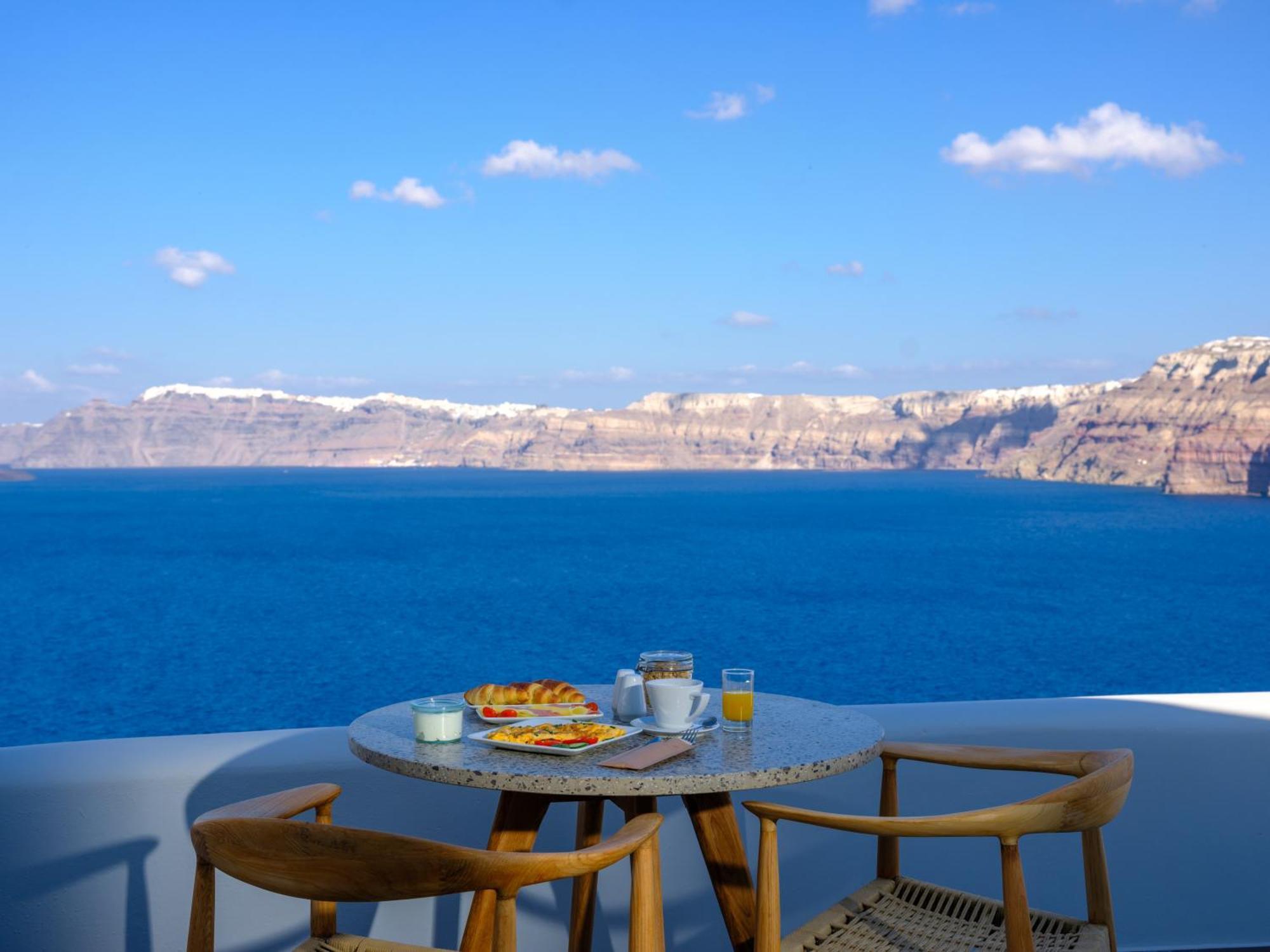 Neptune Luxury Suites Akrotírion Eksteriør bilde